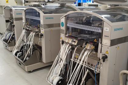 20200623_105643_1.jpg Siemens SMD-Bestückungsautomat in der Elektronikproduktion bei AMS